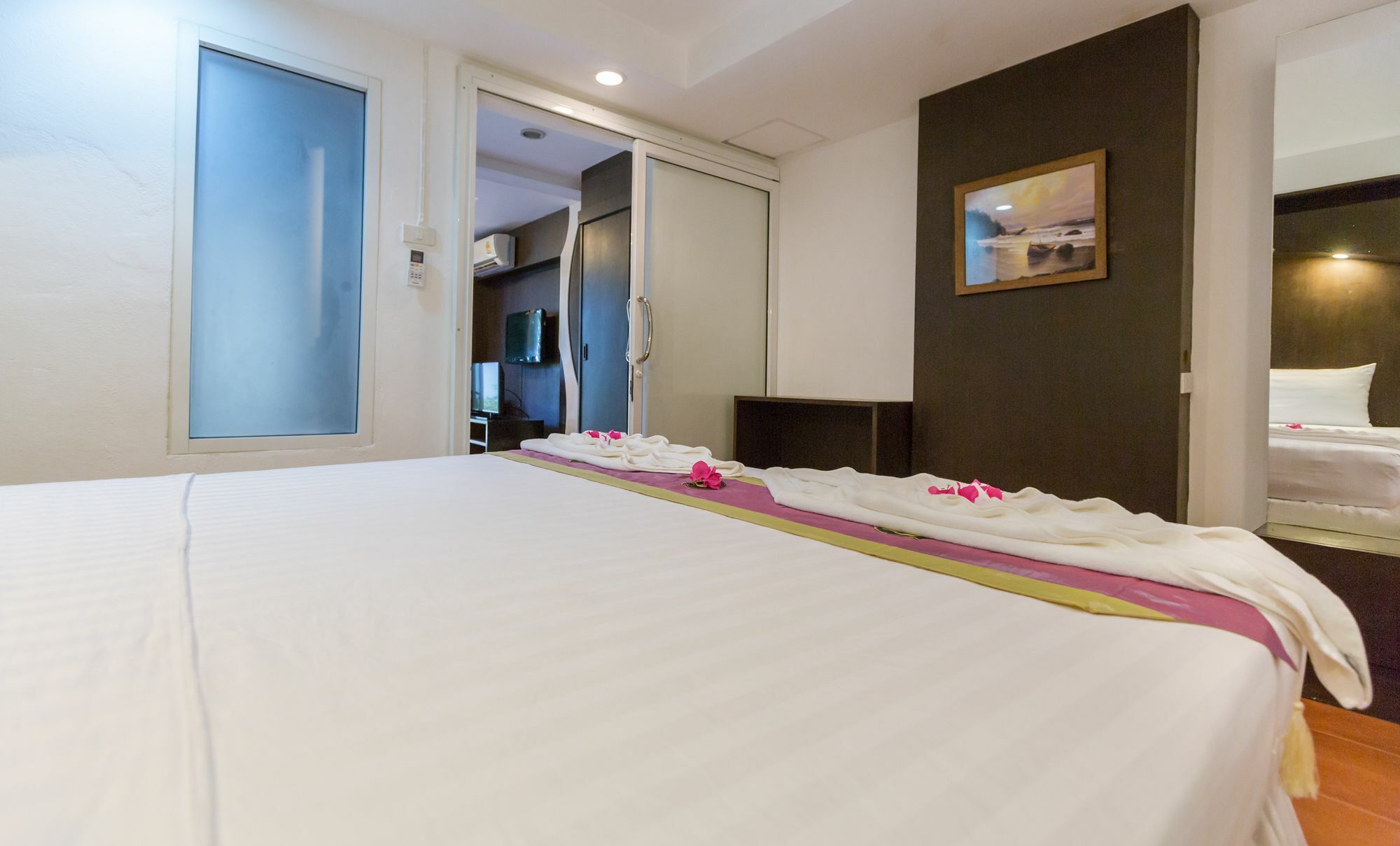 Porterhouse Beach Hotel Patong Εξωτερικό φωτογραφία